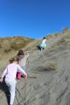 Jeff 40 ans 20 - The girls climbing the dunes