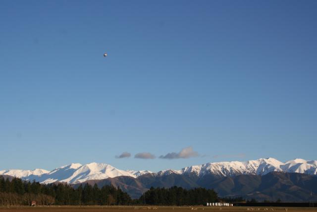 South Island 2010 - 17 - Mount Hutt & Air balloon